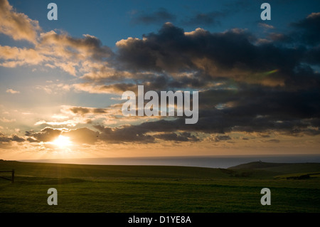 Tramonto sulla South Downs modo vicino a Beachy Head, East Sussex, Regno Unito Foto Stock