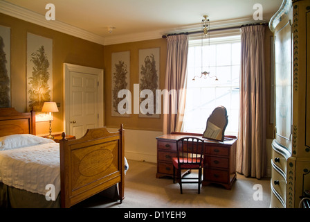 Ospiti camere con arredi originali e i raccordi in corrispondenza di West Dean College, Chichester, West Sussex, Regno Unito Foto Stock