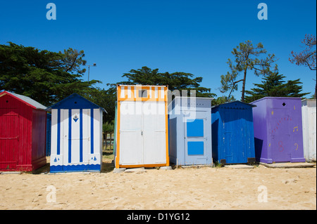 Pittoresca spiaggia di capanne sulla spiaggia a Saint-Denis isola d'Oleron in Francia Foto Stock