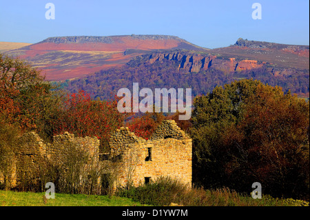 Fienile e un bordo di macina Derbyshire Peak District Foto Stock
