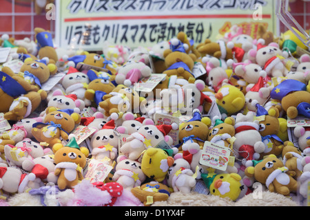 Pila di peluche nel negozio giapponese di Osaka, Giappone Foto Stock