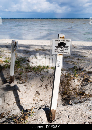 Un segno di avvertimento di turtle uova deposte sotto la sabbia sulla spiaggia su Lady Elliot Island Queensland Australia Foto Stock
