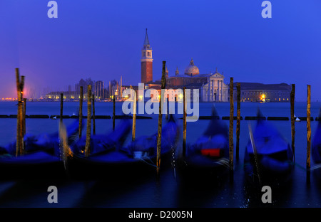 Gondole, Piazzetta di San Giorgio Maggiore, Venezia, Italia Foto Stock