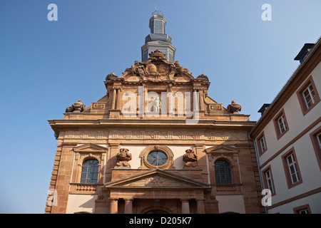 La facciata della chiesa del castello sotto la luce diretta del sole, Blieskastel, Bliesgau, Saarland, Germania, Europa Foto Stock