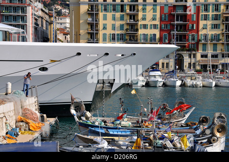 Barche a Bassin Lymoia, Nizza Cote d'Azur, in Francia del Sud, Europa Foto Stock