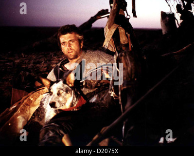 Mad Max II - Der Vollstrecker Mad Max II - Road Warrior Mel Gibson In der Zukunft postnuklearen liefern sich die Foto Stock