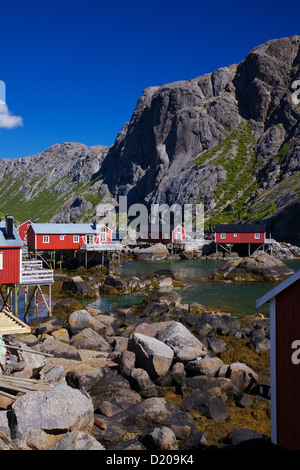 Il pittoresco villaggio tradizionale di Nusfjord sulle isole Lofoten, patrimonio dell'UNESCO. Foto Stock