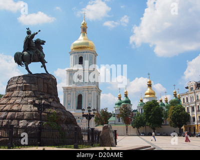 Il Bohdan Khmelnytsky monumento davanti al Saint Sophia cattedrale a Kiev, Ucraina Foto Stock