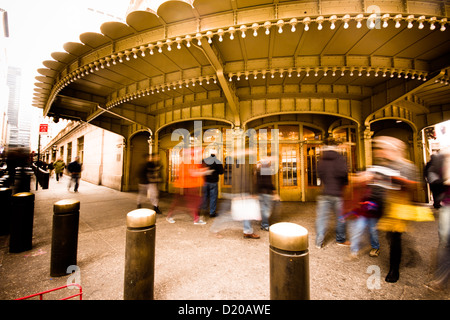NEW YORK CITY - Jan 4: Storico di NYC, Grand Central Terminal come visto dalla strada il Jan 4, 2013. Foto Stock