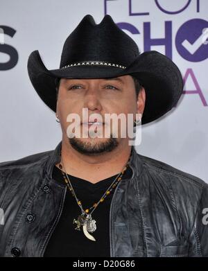 Jason Aldean con mia moglie presso gli arrivi per la 39th annuale di People's Choice Awards - arrivi, Nokia Theater in L.A. LIVE, Los Angeles, CA 9 gennaio 2013. Foto di: Dee Cercone/Everett Collection Foto Stock