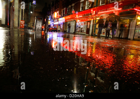 Sfilata di Curry case a Brick Lane, Shoreditch, London, Regno Unito Foto Stock