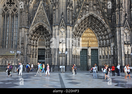 In Germania, in Renania settentrionale-Vestfalia, Colonia, Cattedrale, vista frontale Foto Stock