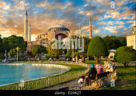 L'esterno dell'bizantine del sesto secolo (orientale) Romana Hagia Sophia ( Ayasofya ) Istanbul Foto Stock