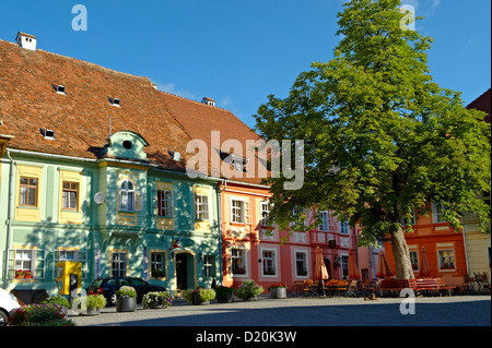 Piazza di Sighisoara sassone medievale fortificata cittadella, Transilvania, Romania Foto Stock