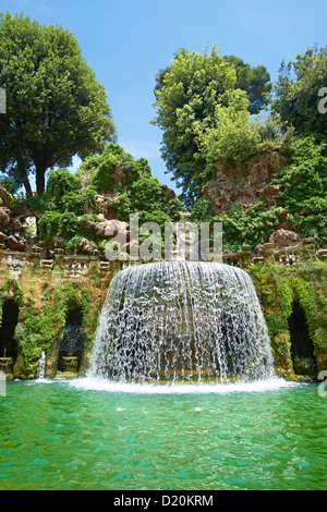 Cascata della fontana ovale, 1567, Villa d'Este, Tivoli, Italia - UNESCO - Sito Patrimonio dell'umanità. Foto Stock