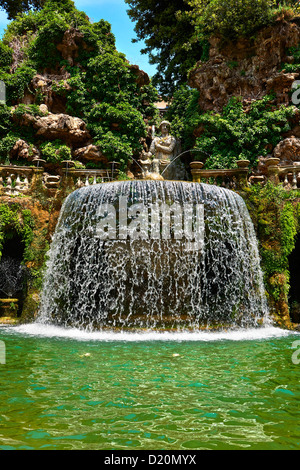 Cascata della fontana ovale, 1567, Villa d'Este, Tivoli, Italia - UNESCO - Sito Patrimonio dell'umanità. Foto Stock