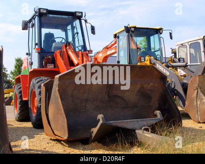 Gli escavatori di carico Kramer Allrad sono macchine da costruzione versatili utilizzate per il sollevamento e il caricamento di materiali. Noti per le loro capacità di trazione integrale, questi escavatori offrono prestazioni elevate in varie applicazioni industriali, tra cui lavori edili e agricoli. Foto Stock