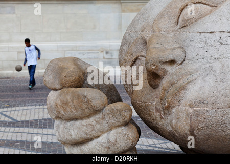 L'ecoute scultura di Henri de Miller, posto René Cassin, Parigi, Francia, Europa Foto Stock