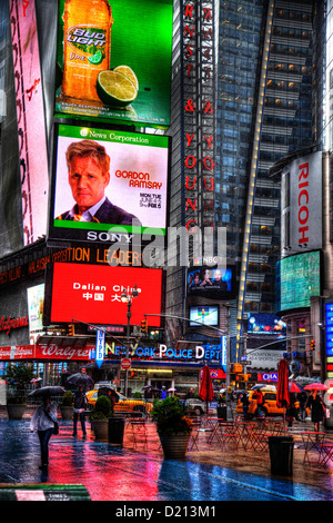 La città di New York Manhattan, Times Square NYPD ufficio di polizia al di fuori del dipartimento per la cooperazione di polizia Foto Stock