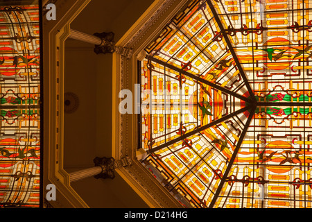 Soffitto in vetro colorato in Hotel Raquel, Avana, Havana, Cuba, Caraibi Foto Stock