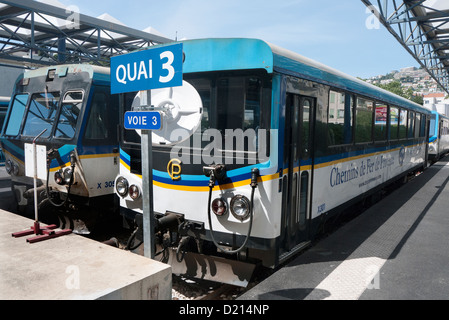 Train des Pignes un 1-metro ferrovia corre tra Nizza e Digne-les-Bains in Sud Pasqua Francia Foto Stock