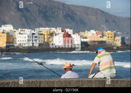 I pescatori a Playa Jardin, Puerto de la Cruz, Tenerife, Isole Canarie, Spagna, Europa Foto Stock