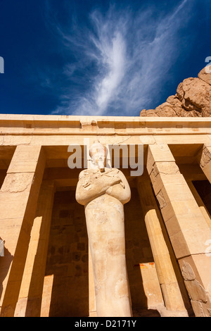 Statua del dio Osiride a Hapshetpsut' Tempio Foto Stock