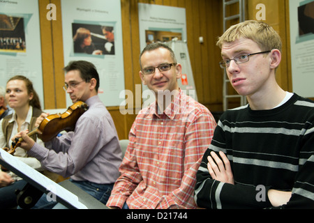 Poznan, Polonia, le persone con perdita di udito al concerto di prove Foto Stock
