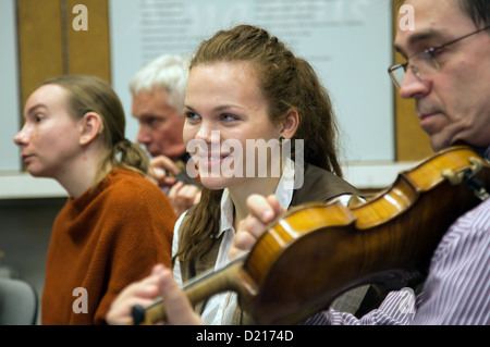Poznan, Polonia, le persone con perdita di udito al concerto di prove Foto Stock