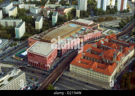 Berlino, Germania, Alexa Shopping Centre e il vecchio municipio di Berlino Foto Stock