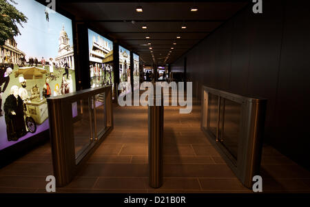 Londra, Regno Unito. Il 09 gennaio 2013. L'ingresso alla galleria di visualizzazione al Shard, durante una anteprima di stampa il 9 gennaio 2013 . La Shard, Europa occidentale' edificio più alto, sarà aperta la galleria di visualizzazione attrazione, 'La vista dalla Shard' al pubblico il 1 febbraio 2013. George Henton / Alamy Live News. Foto Stock