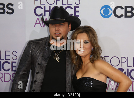 Cantante Country Jason Aldean e Jessica Aldean arrivano al trentanovesimo annuale di People's Choice Awards presso il Nokia Theatre in L.A. Vive a Los Angeles, Stati Uniti d'America, il 09 gennaio 2013. Foto: Hubert Boesl/dpa Foto Stock