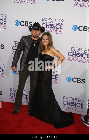 Cantante Country Jason Aldean e Jessica Aldean arrivano al trentanovesimo annuale di People's Choice Awards presso il Nokia Theatre in L.A. Vive a Los Angeles, Stati Uniti d'America, il 09 gennaio 2013. Foto: Hubert Boesl/dpa Foto Stock