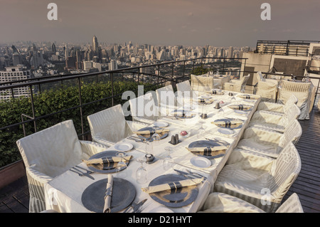 La terrazza sul tetto del Banyan Tree Hotel, Vertigo Bar Ristorante e Bar Luna, Bangkok, Thailandia Foto Stock