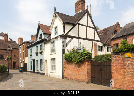 A capanna, semi-case con travi di legno in St Alkmunds Square Shrewsbury. Foto Stock