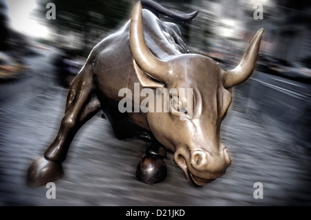 Il toro di Wall Street, Wall Street, nel centro di Manhattan, New York New York, Stati Uniti d'America Foto Stock