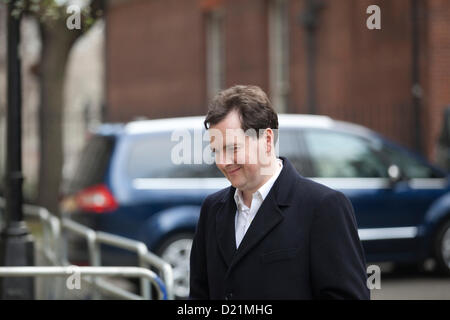 A Downing Street, London, Regno Unito xi gen, 2013 foto mostra George Osborne, il Cancelliere dello Scacchiere lasciando Downing Street a Londra, Regno Unito. Credito: Jeff Gilbert/Alamy Live News Foto Stock