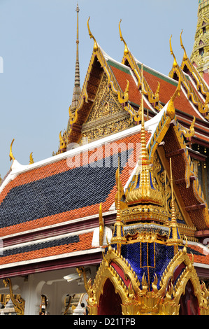 Dettagli del tetto, il Wat Phra Kaew, Bangkok, Thailandia, Asia Foto Stock