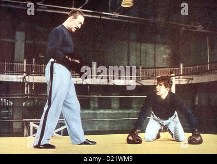 Mit Leib und Seele lunga linea grigia, Ward Bond, Tyrone Power Zwischen Capt. La Koehler (Ward Bond,l) und dem Marty widerspenstigen Foto Stock