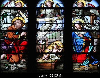 Scena della natività, vetrata nella chiesa di Saint-Eustache, Parigi, Francia Foto Stock