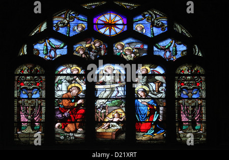 Scena della natività, vetrata nella chiesa di Saint-Eustache, Parigi, Francia Foto Stock
