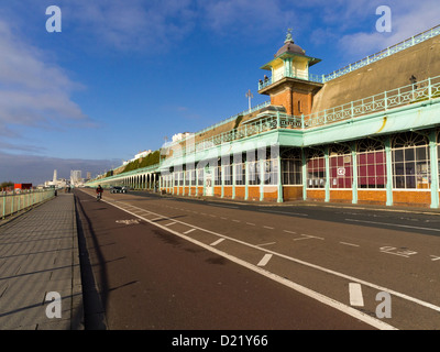Concorde 2 music venue e il sollevamento di Madeira a Madeira Drive, Brighton East Sussex, Regno Unito Foto Stock