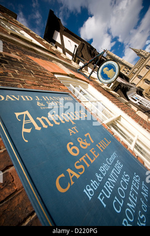 Negozio di antiquariato e la Cattedrale di Lincoln, Castle Hill, Lincoln, Lincolnshire, Regno Unito Foto Stock