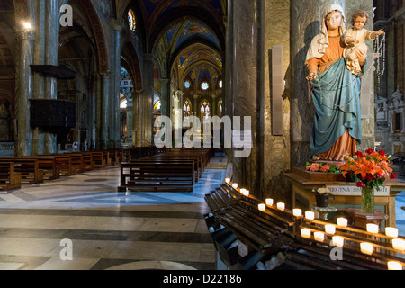 Interno della chiesa di Santa Maria Sopra Minerva Foto Stock