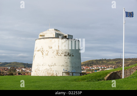 Il Martello Tower in Folkestone è stata costruita nei primi anni del XIX secolo durante il periodo napoleonico. Foto Stock