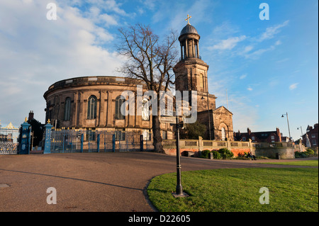 St Chad's Chiesa georgiana, visto dal parco di cava, Shrewsbury, Shropshire, Regno Unito. Foto Stock