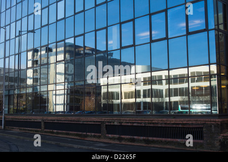 Costruzione di riflessioni in vetro Foto Stock