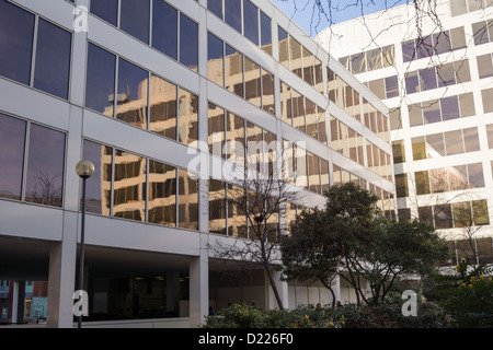 Costruzione di riflessioni in vetro Foto Stock