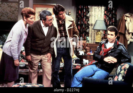 Giorni felici -- Marion Cunningham (Marion Ross), Howard Cunningham (Tom Bosley), Warren 'Potsie' Weber (Anson Williams), Arthur Foto Stock