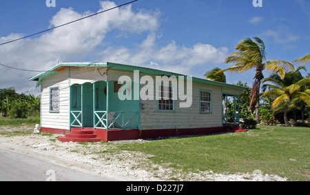 Tipica piccola casa semplice in Barbados Foto Stock